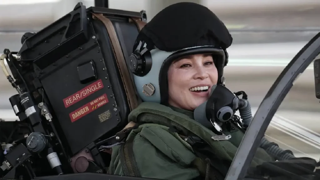 Ratu Suthida Cetak Sejarah, Jadi Perempuan Pertama Thailand Terbangkan Jet Tempur Gripen Solo